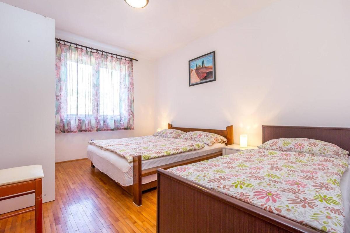 Apartments Dragica Valbandon Exterior photo