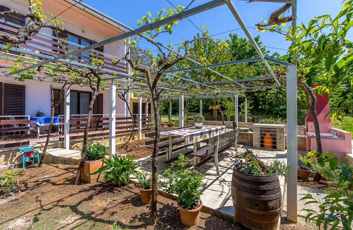 Apartments Dragica Valbandon Exterior photo