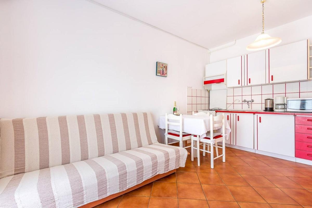 Apartments Dragica Valbandon Exterior photo