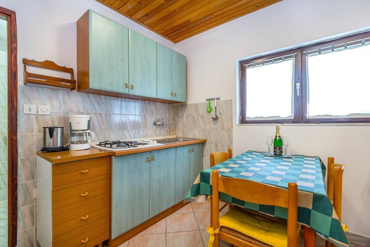 Apartments Dragica Valbandon Exterior photo